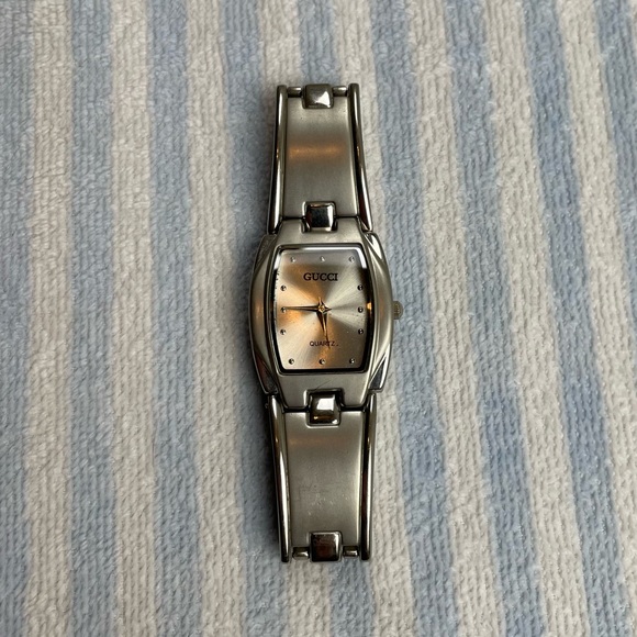 Vintage Gucci Quartz Stainless Steel Clasp strap Women’s Watch - Picture 2 of 7